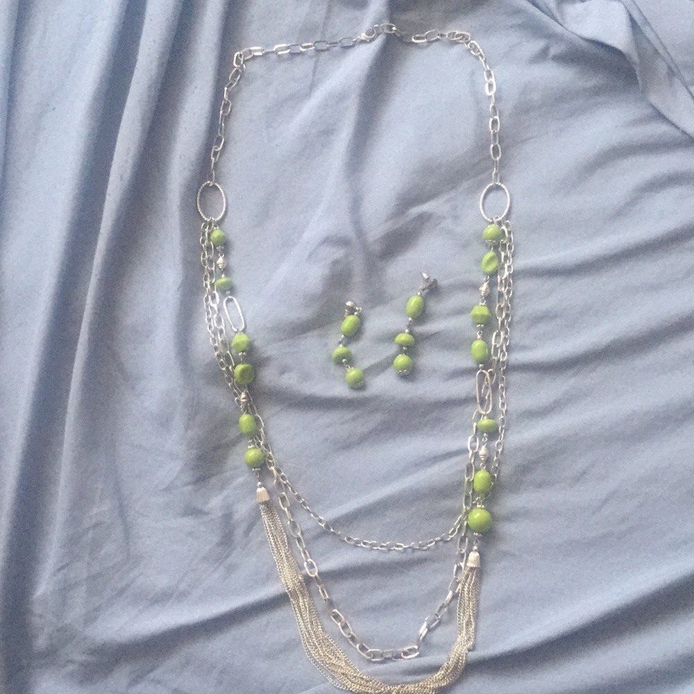 SMOKE FREE 🏡 Silver & Green Necklace w/earrings